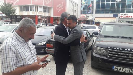  Boztepe Kırşehir Beleidye Başkanımız Ramazan Aydın ile birlikteydik.Kırşehir'de bir anda karşılaştık ve ayak üstüde olsa hasbihal ettik teşekkür ediyorum Ünal Kaya Kırşehir