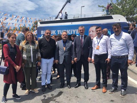 İstanbul il Başkanımız Sn.Bayram ŞENOCAK, Tuzla ilçe Başkanımız Sn.Suat DURAK ile birlikte Sayın Cumhurbaşkanımızı karşılıyoruz. Bayram Şenocak Bayram Şenocak Suat Durak ÜNAL KAYA 