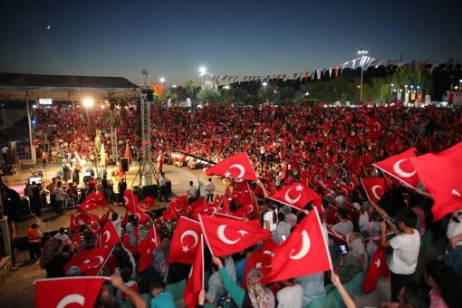 15 Temmuz Programında DARICA KOCAELİ'nde Sahnede Yerimizi Aldık Kocaeli Ak Parti Milletvekili Cemil Yaman, Darıca Kaymakamı Ömer Karaman ve Darıca Belediye Başkanı Şükrü Karabacak Ünal Kaya 15 Temmuz Programında DARICA KOCAELİ'nde Sahnede Yerimizi Aldık Kocaeli Ak Parti Milletvekili Cemil Yaman, Darıca Kaymakamı Ömer Karaman ve Darıca Belediye Başkanı Şükrü Karabacak Ünal Kaya