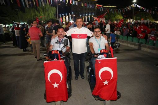 15 Temmuz Programında DARICA KOCAELİ'nde Sahnede Yerimizi Aldık Kocaeli Ak Parti Milletvekili Cemil Yaman, Darıca Kaymakamı Ömer Karaman ve Darıca Belediye Başkanı Şükrü Karabacak Ünal Kaya 15 Temmuz Programında DARICA KOCAELİ'nde Sahnede Yerimizi Aldık Kocaeli Ak Parti Milletvekili Cemil Yaman, Darıca Kaymakamı Ömer Karaman ve Darıca Belediye Başkanı Şükrü Karabacak Ünal Kaya