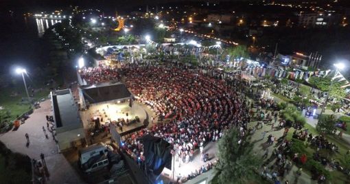  15 Temmuz Programında DARICA KOCAELİ'nde Sahnede Yerimizi Aldık Kocaeli Ak Parti Milletvekili Cemil Yaman, Darıca Kaymakamı Ömer Karaman ve Darıca Belediye Başkanı Şükrü Karabacak Ünal Kaya 