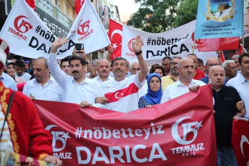  15 Temmuz Programında DARICA KOCAELİ'nde Sahnede Yerimizi Aldık Kocaeli Ak Parti Milletvekili Cemil Yaman, Darıca Kaymakamı Ömer Karaman ve Darıca Belediye Başkanı Şükrü Karabacak Ünal Kaya 