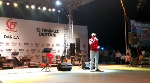  15 Temmuz Programında DARICA KOCAELİ'nde Sahnede Yerimizi Aldık Kocaeli Ak Parti Milletvekili Cemil Yaman, Darıca Kaymakamı Ömer Karaman ve Darıca Belediye Başkanı Şükrü Karabacak Ünal Kaya 