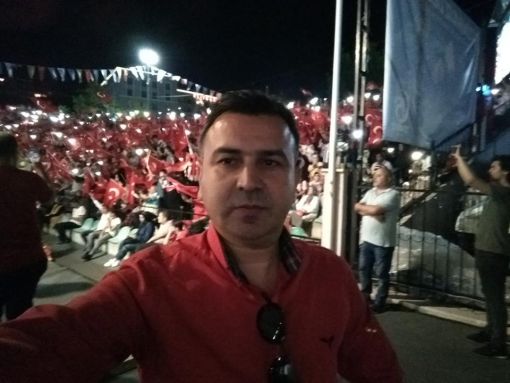  15 Temmuz Programında DARICA KOCAELİ'nde Sahnede Yerimizi Aldık Kocaeli Ak Parti Milletvekili Cemil Yaman, Darıca Kaymakamı Ömer Karaman ve Darıca Belediye Başkanı Şükrü Karabacak Ünal Kaya 