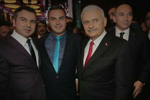  Devlet Bahçeli ve Binali Yıldırım YSK'da MHP Genel Başkanı Devlet Bahçeli ve Başbakan Binali Yıldırım, partilerinin Cumhurbaşkanı Recep Tayyip Erdoğan'ın adaylığı için aldığı grup kararını bildirmek için YSK'ya geldi.ÜNAL KAYA 