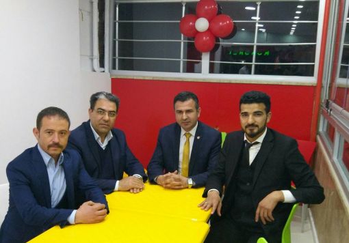  Kırşehirli Hemşehrimiz Habip Kılıç kardeşimin İstanbul Pendik'te yeni açmış olduklari, Çiğ Köfteci Cemal usta dükkânına hayırlı olsun ziyaretinde bulunduk.ÜNAL KAYA MİLLETVEKİLİ A.ADAYI