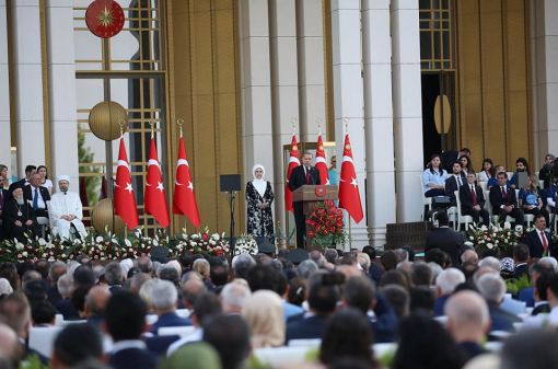  Yeni yönetim sisteminin ilk Cumhurbaşkanı olan Cumhurbaşkanımız Sayın Recep Tayyip Erdoğan’ı tebrik ediyoruz.